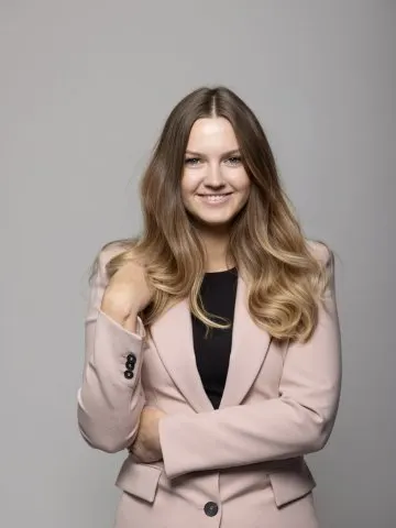 Inese Hanlon, real estate agent in Temecula