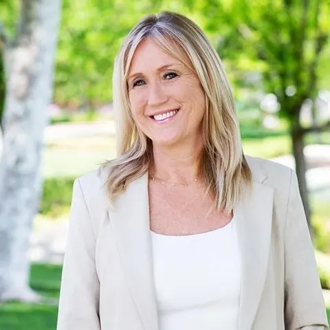 Alicia Ives, real estate agent in Menifee