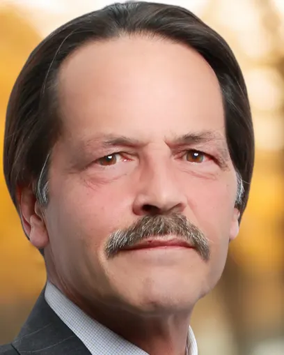 Robert Lopez, real estate agent in Winchester