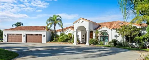 Shannon Munoz, real estate agent in Menifee