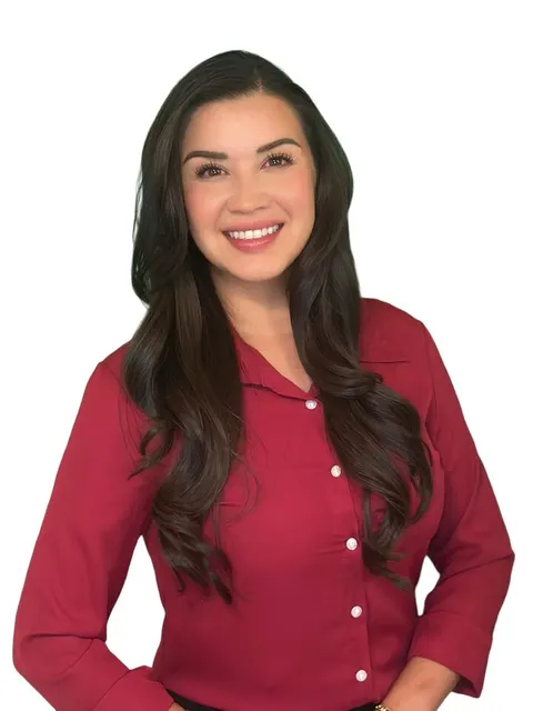 Gabriela Devine, real estate agent in Hemet