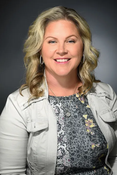 Raejean Belsaguy, real estate agent in Murrieta