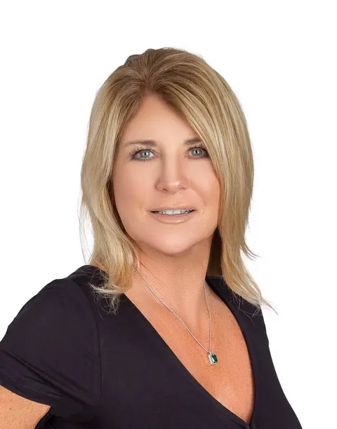 Lori Robinson, real estate agent in Canyon Lake