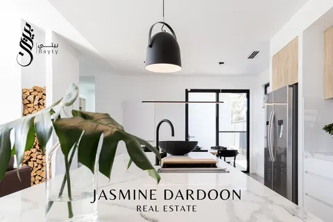 Yasmeen Dardoon, real estate agent in Long Beach