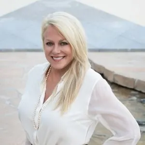 Marcy Weinstein, real estate agent in Newport Coast