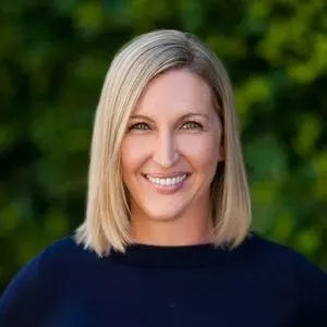 Claire Namdar, real estate agent in Orange