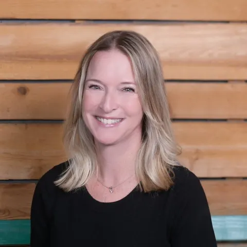 Mesha Swart, real estate agent in Costa Mesa