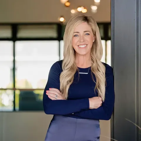 Tara Bunker, real estate agent in Costa Mesa
