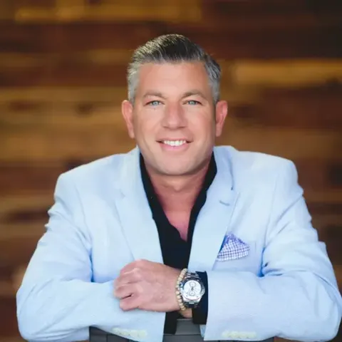 Damian Del Rossi, real estate agent in Huntington Beach