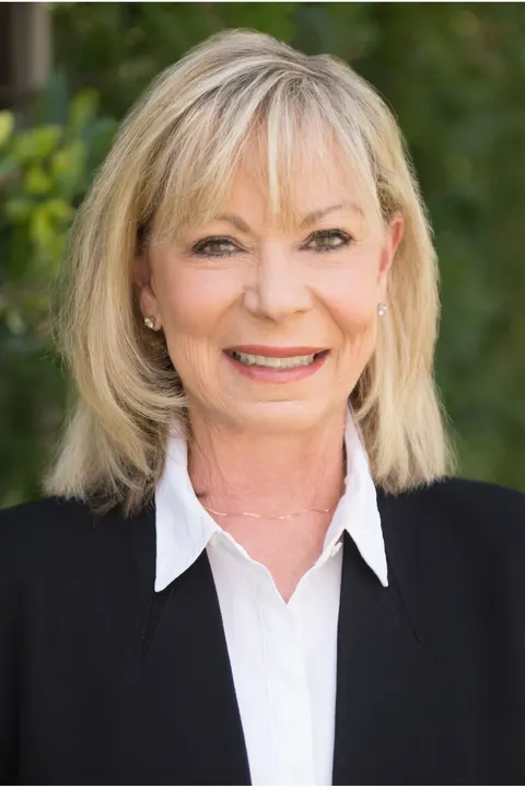 Linda Parizo, real estate agent in Oxnard