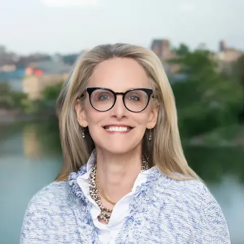 Karen Davidson, real estate agent in Ventura