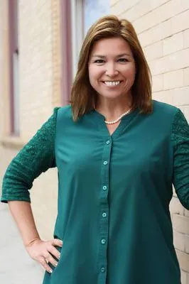 Marcie Youtz, real estate agent in Ventura