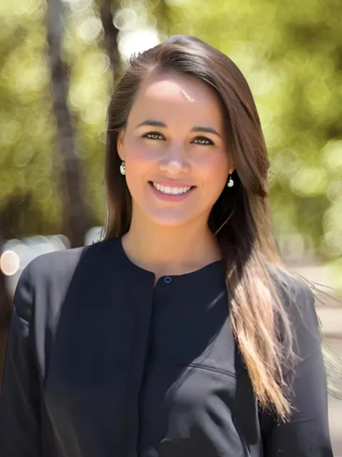 Jazmin Luna, real estate agent in Oxnard