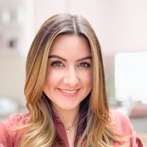 Natalie Oman, real estate agent in Ventura