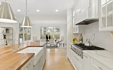 Jane Angel, real estate agent in Long Beach