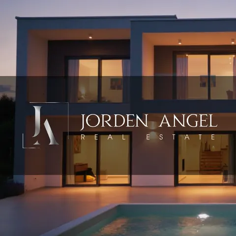 Jorden Angel, real estate agent in Ojai