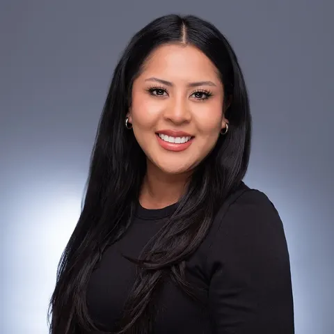 Kimberly Cruz, real estate agent in Oxnard