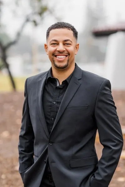 Tre Mauldin, real estate agent in Agoura Hills