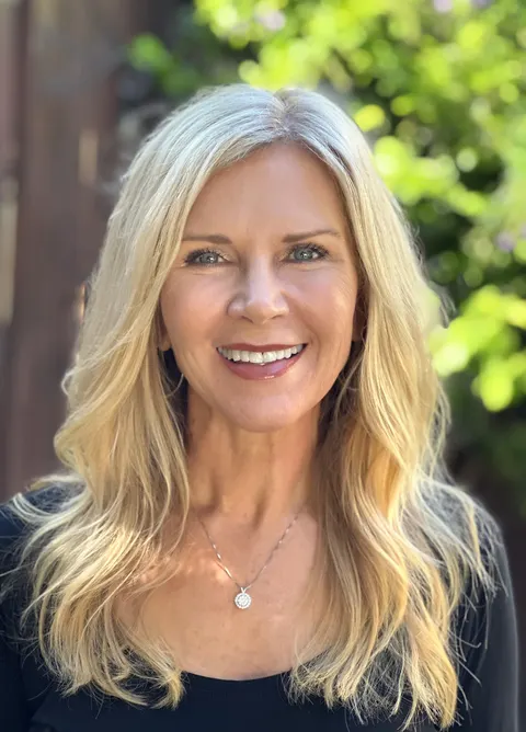 Caryn Papa, real estate agent in Oxnard