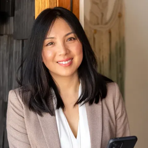 Kelly Tran, real estate agent in Los Angeles