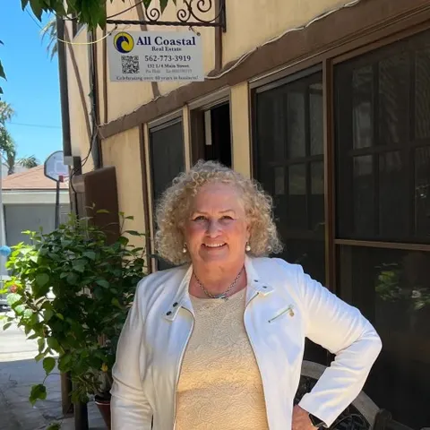 Pat Hale, real estate agent in Seal Beach