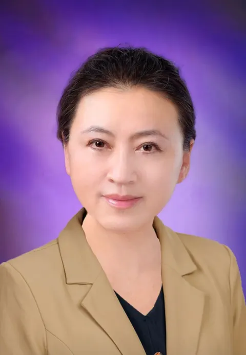 Rae Zhang, real estate agent in Alhambra