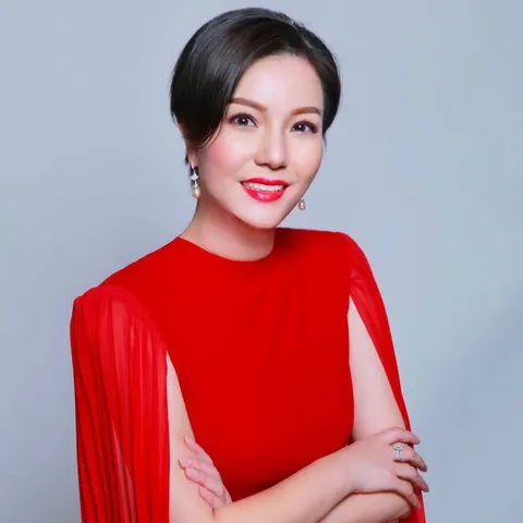 Yanghua Hu, real estate agent in Arcadia