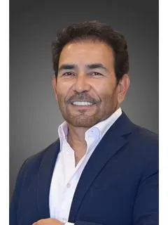 Gustavo Islas, real estate agent in Los Angeles