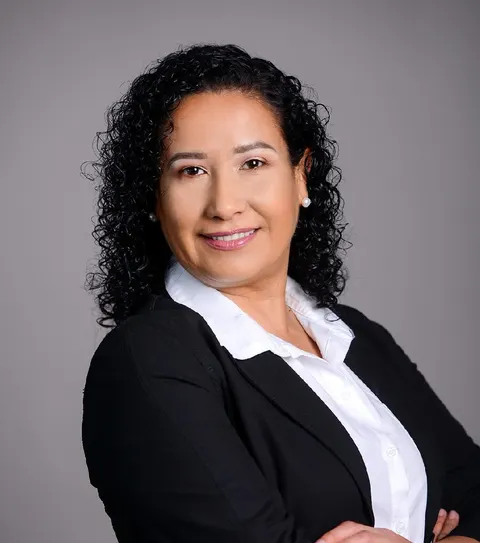 Mayra Holland, real estate agent in Los Angeles